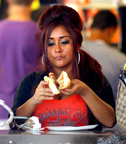 1280418894_snooki-468