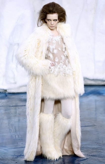 chanel-fall2010runwayshow11