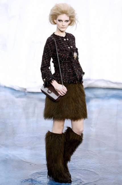 chanel-fall2010runwayshowshot3