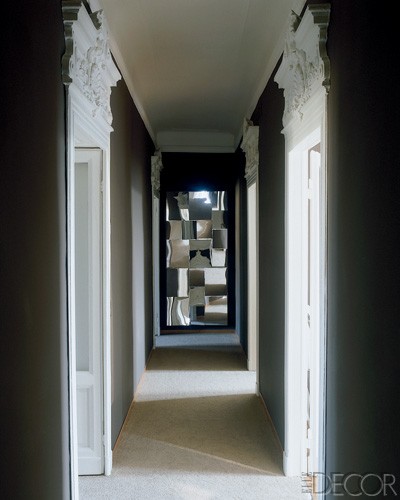 Black & white in the hallway.