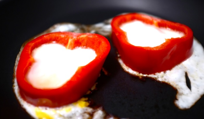 eggs in a pepper ring