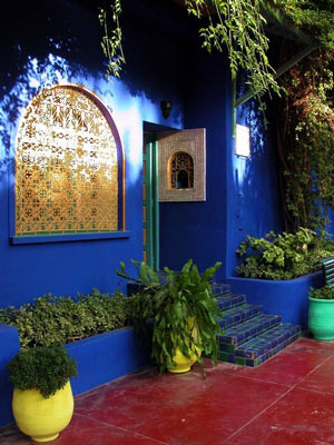 http://sketch42blog.com/wp-content/uploads/2010/03/moroccan-blue-patio3.jpg